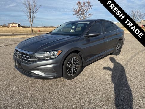 Used 2021 Volkswagen Jetta SE image 1