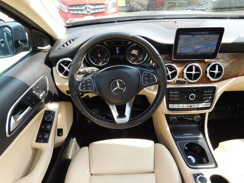 Used 2020 Mercedes-Benz GLA 250 4MATIC w/ Premium Package image 15