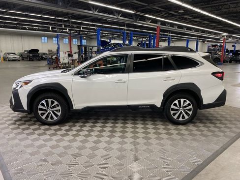Used 2024 Subaru Outback Premium image 10