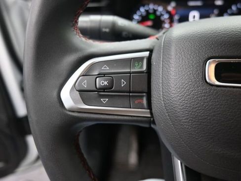 Used 2025 Jeep Compass Trailhawk AWD/4WD image 31