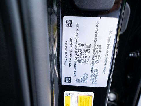 Used 2024 Cadillac Escalade ESV Premium Luxury w/ LPO, Floor Liner Package RWD image 54