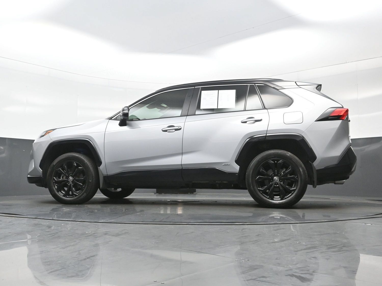 Used 2024 Toyota RAV4 XSE w/ Weather Package AWD/4WD image 31