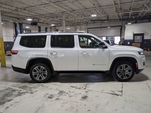 Used 2024 Jeep Wagoneer Series II AWD/4WD image 2
