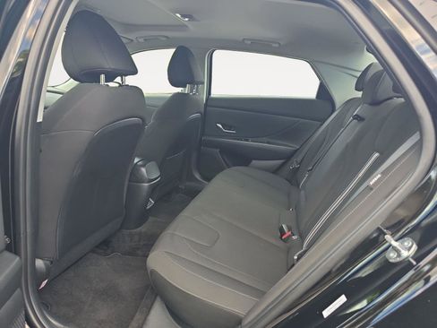 Used 2025 Hyundai Elantra SEL FWD image 19