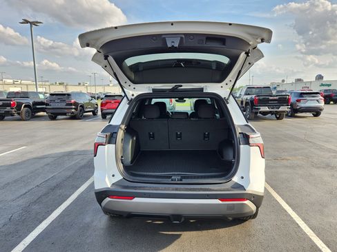 New 2026 Chevrolet Equinox LT w/ Safety and Technology Package FWD image 7