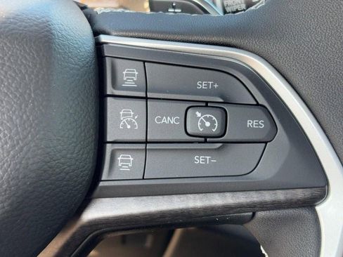 New 2025 Jeep Grand Cherokee L Limited w/ Luxury Tech Group II AWD/4WD image 14