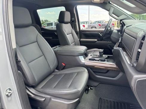 Used 2024 Chevrolet Silverado 1500 LT Trail Boss w/ Convenience Package II AWD/4WD image 10