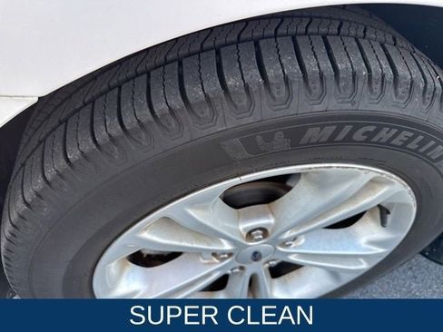 Used 2016 Ford Taurus SEL image 7