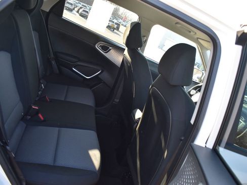 Used 2023 Kia Soul LX w/ LX Technology Package image 16