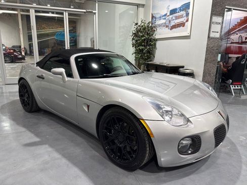 Used 2009 Pontiac Solstice GXP w/ Premium Package RWD image 47