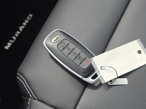 Used 2025 Nissan Murano SV AWD/4WD image 38