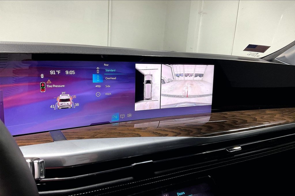 Used 2025 Cadillac Escalade Sport Platinum w/ LPO, Floor Liner Package AWD/4WD image 28