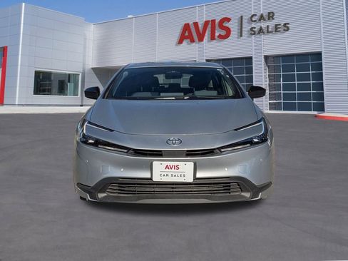 Used 2025 Toyota Prius LE image 10