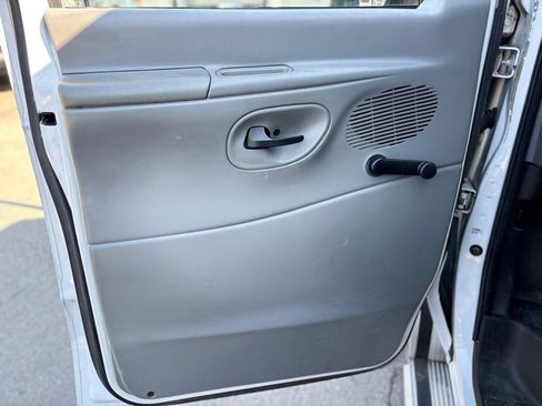 Used 2003 Ford E-350 and Econoline 350 XL RWD image 8