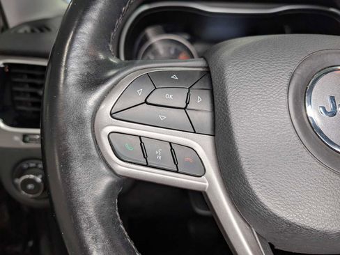 Used 2019 Jeep Cherokee Limited image 38