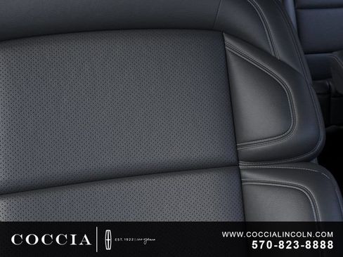 New 2026 Lincoln Navigator Premiere AWD/4WD image 16