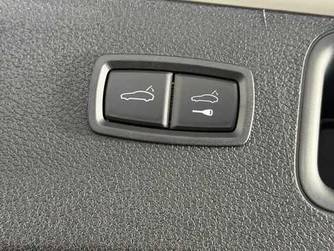 New 2026 Porsche Macan image 18