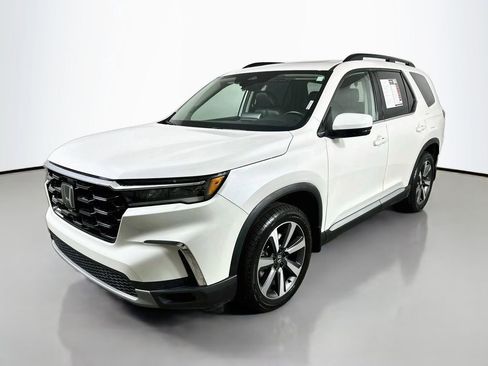 Used 2023 Honda Pilot Touring image 3