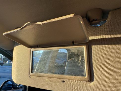 Used 2005 Chevrolet Equinox LT w/ Preferred Equipment Group AWD/4WD image 27
