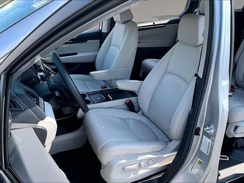 Used 2025 Honda Odyssey EX-L image 18