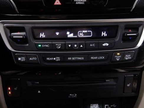 Used 2022 Honda Pilot Touring image 32