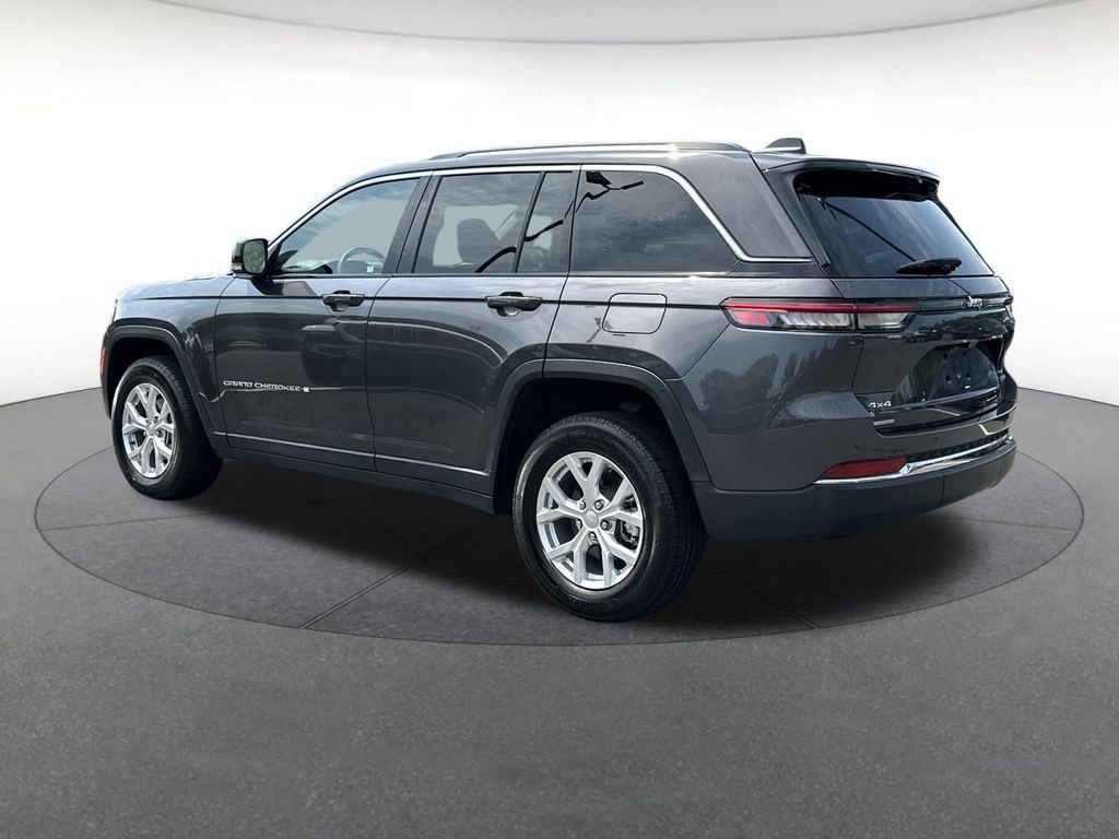 Used 2023 Jeep Grand Cherokee Limited AWD/4WD image 3