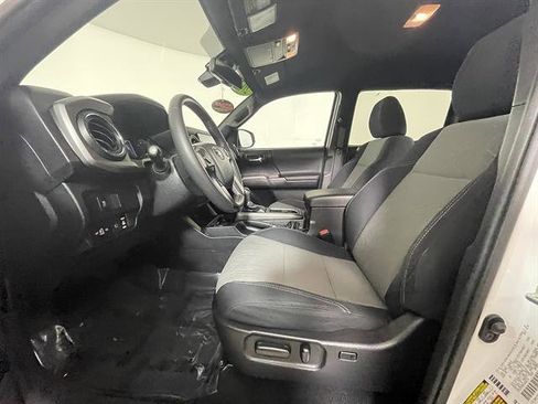 Certified 2020 Toyota Tacoma TRD Sport w/ Technology Package AWD/4WD image 9