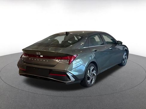 Used 2025 Hyundai Elantra SEL image 14