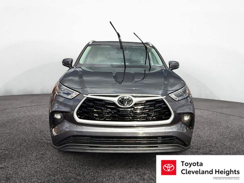 Used 2022 Toyota Highlander XLE image 8