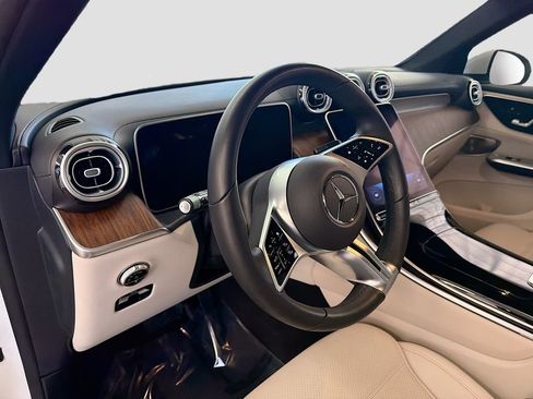 Used 2023 Mercedes-Benz GLC 300 4MATIC image 9