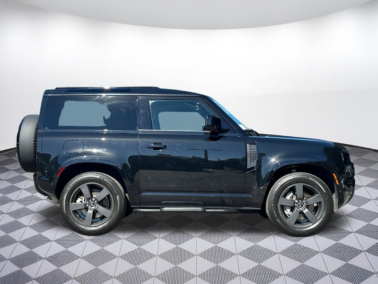 Used 2023 Land Rover Defender 90 X-Dynamic SE AWD/4WD image 8