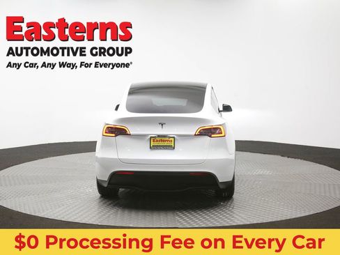 Used 2022 Tesla Model Y Long Range AWD/4WD image 32