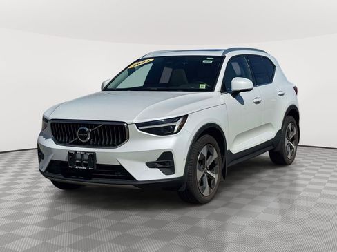 Used 2023 Volvo XC40 B5 Ultimate w/ Climate Package AWD/4WD image 4