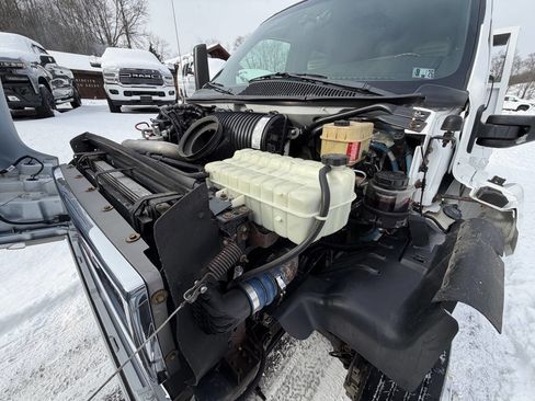 Used 2005 GMC TopKick C4500 4x4 Crew Cab image 21