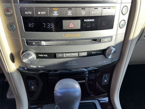 Used 2014 Lexus LX 570 4WD image 27