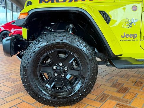Used 2023 Jeep Gladiator Mojave w/ Trailer Tow Package AWD/4WD image 16