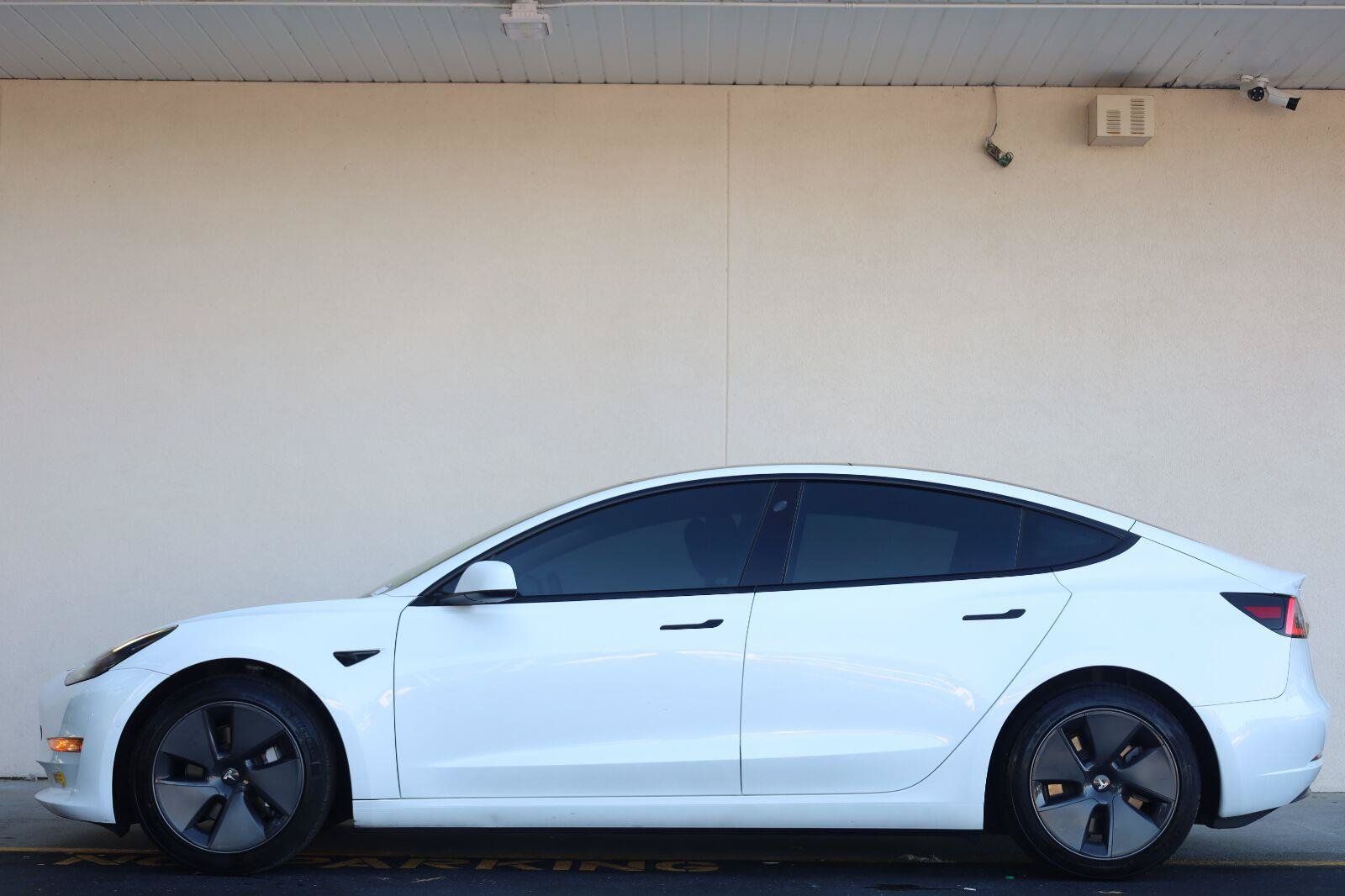 Used 2021 Tesla Model 3 Standard Range Plus RWD image 3
