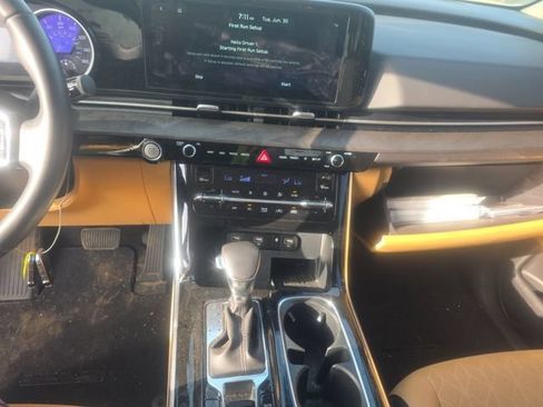Used 2024 Kia Carnival EX FWD image 13