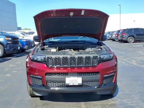 Used 2024 Jeep Grand Cherokee L Limited w/ Black Appearance Package AWD/4WD image 32
