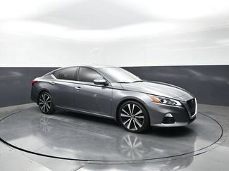 Used 2020 Nissan Altima 2.0 Platinum FWD video 1
