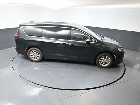Used 2023 Chrysler Voyager LX FWD image 15