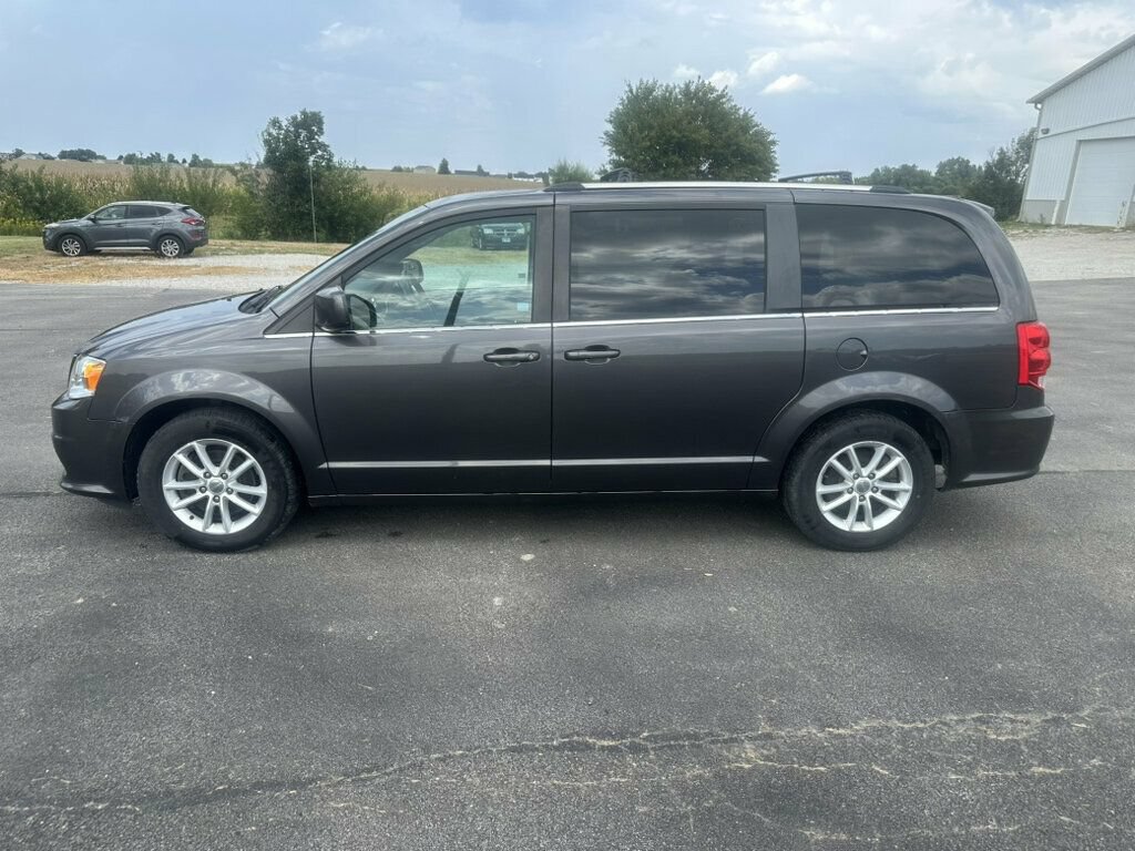 Used 2019 Dodge Grand Caravan SXT FWD image 2