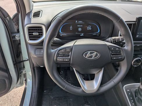 Used 2025 Hyundai Venue SEL FWD image 21