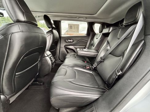 Used 2019 Jeep Cherokee Limited AWD/4WD image 41