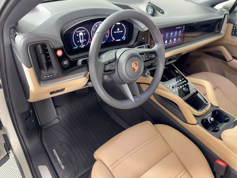 Used 2026 Porsche Cayenne E-Hybrid image 4