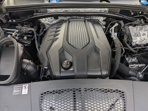 Used 2025 Porsche Macan image 24
