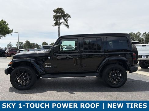 Used 2023 Jeep Wrangler Unlimited Sahara w/ Cold Weather Group AWD/4WD image 7