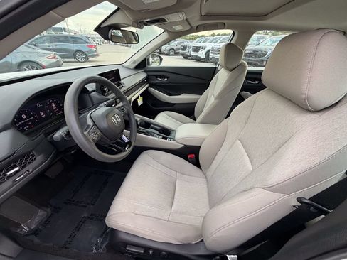 Used 2025 Honda Accord SE image 19