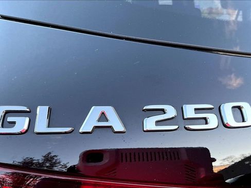 Used 2025 Mercedes-Benz GLA 250 4MATIC image 33