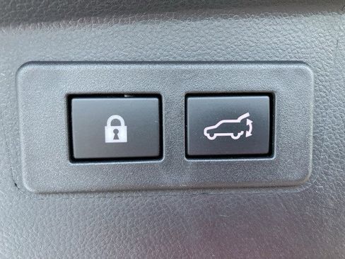 Used 2025 Subaru Outback Premium image 27